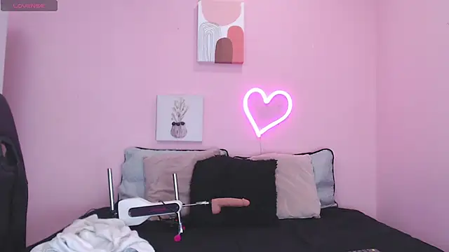 Snapshot of Ian_Castillo_ chatting on 01.02.25 Ian Castillo online show from 01.02.25