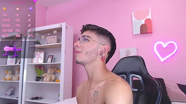 Snapshot of Ian_Castillo_ chatting on 01.13.25 Ian Castillo online show from 01.13.25