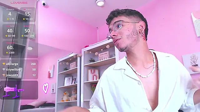 Snapshot of Ian_Castillo_ chatting on 01.18.25 Ian Castillo online show from 01.18.25