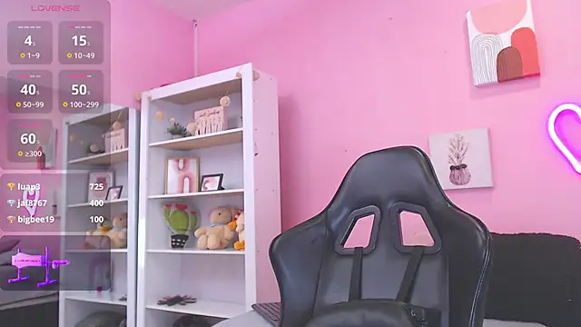 Snapshot of Ian_Castillo_ chatting on 01.24.25 Ian Castillo online show from 01.24.25