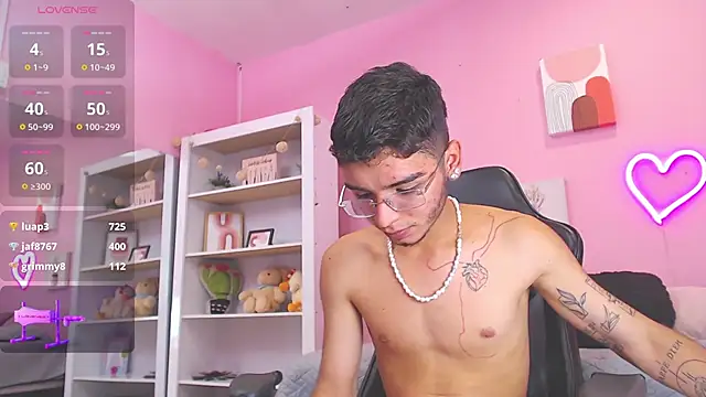 Snapshot of Ian_Castillo_ chatting on 01.24.25 Ian Castillo online show from 01.24.25