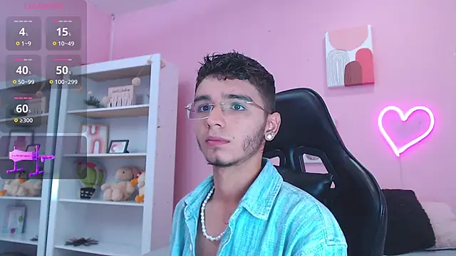 Snapshot of Ian_Castillo_ chatting on 01.25.25 Ian Castillo online show from 01.25.25