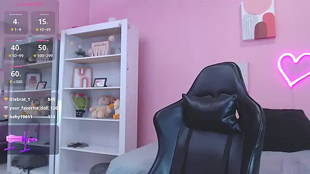 Snapshot of Ian_Castillo_ chatting on 01.25.25 Ian Castillo online show from 01.25.25