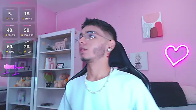 Snapshot of Ian_Castillo_ chatting on 01.28.25 Ian Castillo online show from 01.28.25