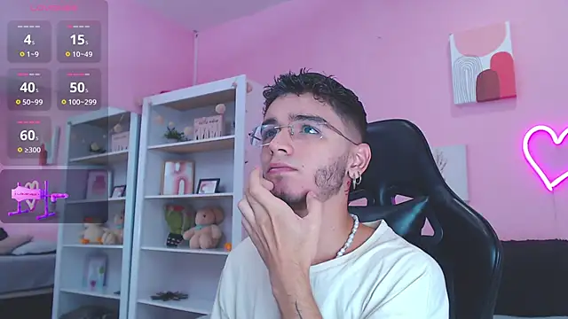 Snapshot of Ian_Castillo_ chatting on 01.30.25 Ian Castillo online show from 01.30.25