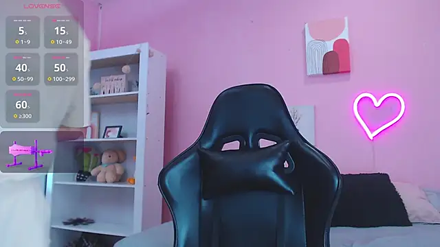 Snapshot of Ian_Castillo_ chatting on 01.31.25 Ian Castillo online show from 01.31.25