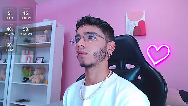 Snapshot of Ian_Castillo_ chatting on 02.08.25 Ian Castillo online show from 02.08.25