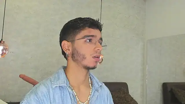 Snapshot of Ian_Castillo_ chatting on 02.10.25 Ian Castillo online show from 02.10.25