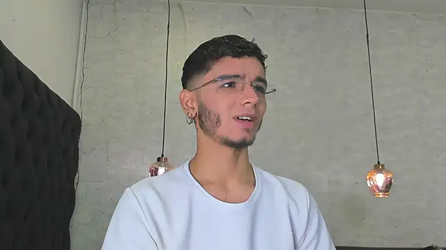 Snapshot of Ian_Castillo_ chatting on 02.11.25 Ian Castillo online show from 02.11.25