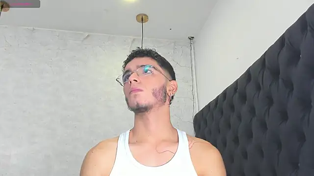 Snapshot of Ian_Castillo_ chatting on 02.13.25 Ian Castillo online show from 02.13.25