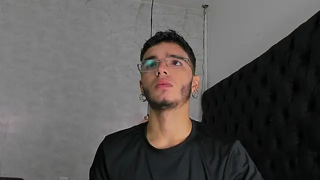 Snapshot of Ian_Castillo_ chatting on 02.17.25 Ian Castillo online show from 02.17.25