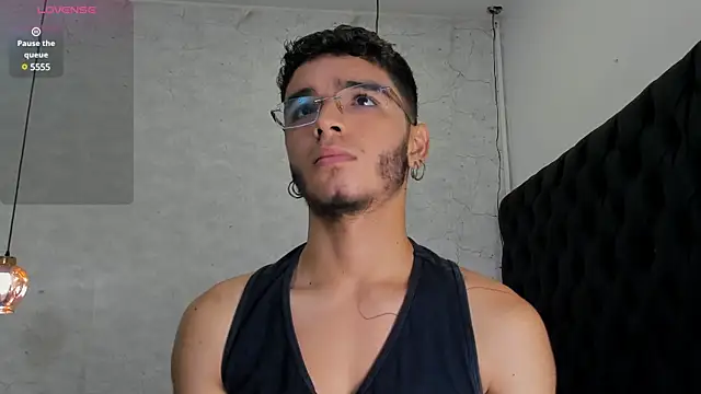 Snapshot of Ian_Castillo_ chatting on 02.18.25 Ian Castillo online show from 02.18.25