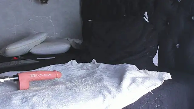 Snapshot of Ian_Castillo_ chatting on 02.18.25 Ian Castillo online show from 02.18.25