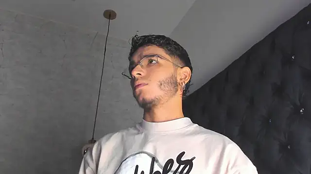 Snapshot of Ian_Castillo_ chatting on 02.19.25 Ian Castillo online show from 02.19.25