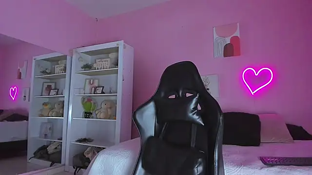 Snapshot of Ian_Castillo_ chatting on 02.24.25 Ian Castillo online show from 02.24.25