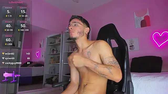 Snapshot of Ian_Castillo_ chatting on 02.24.25 Ian Castillo online show from 02.24.25