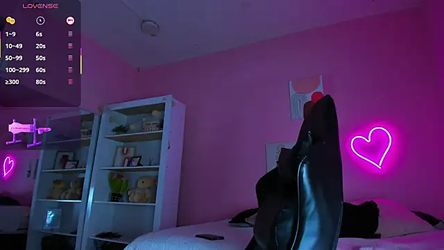 Snapshot of Ian_Castillo_ chatting on 03.04.25 Ian Castillo online show from 03.04.25