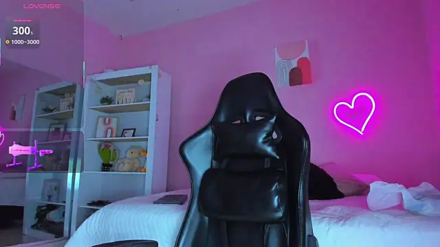 Snapshot of Ian_Castillo_ chatting on 03.08.25 Ian Castillo online show from 03.08.25