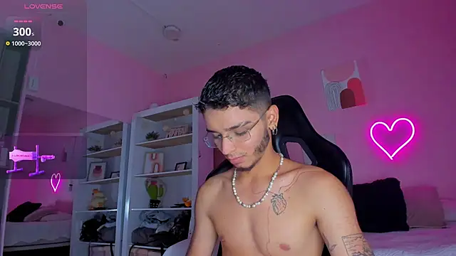 Snapshot of Ian_Castillo_ chatting on 03.15.25 Ian Castillo online show from 03.15.25