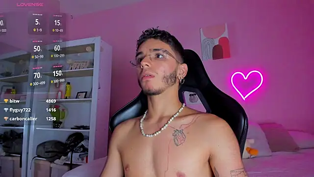 Snapshot of Ian_Castillo_ chatting on 03.15.25 Ian Castillo online show from 03.15.25