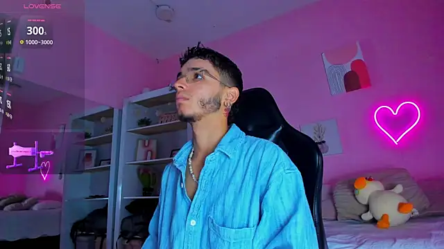 Snapshot of Ian_Castillo_ chatting on 03.17.25 Ian Castillo online show from 03.17.25