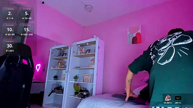 Snapshot of Ian_Castillo_ chatting on 09.09.25 Ian Castillo online show from 09.09.25