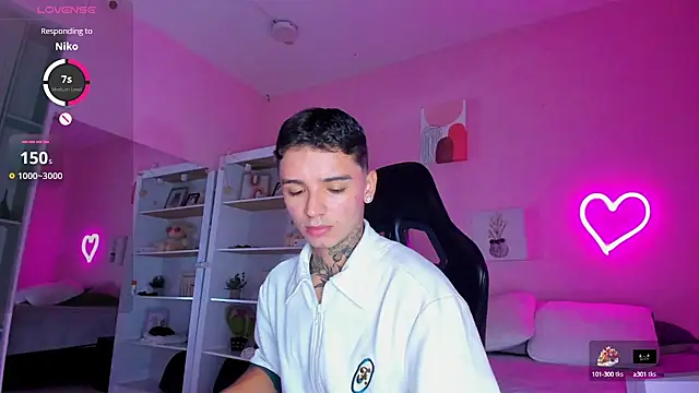 Snapshot of Ian_Castillo_ chatting on 09.10.25 Ian Castillo online show from 09.10.25