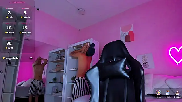 Snapshot of Ian_Castillo_ chatting on 09.13.25 Ian Castillo online show from 09.13.25