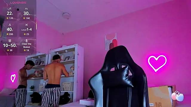 Snapshot of Ian_Castillo_ chatting on 09.15.25 Ian Castillo online show from 09.15.25