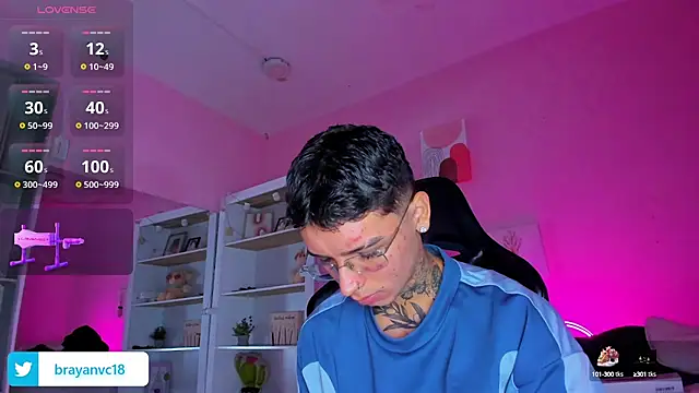 Snapshot of Ian_Castillo_ chatting on 09.24.25 Ian Castillo online show from 09.24.25