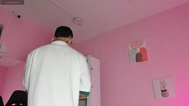 Snapshot of Ian_Castillo_ chatting on 09.26.25 Ian Castillo online show from 09.26.25