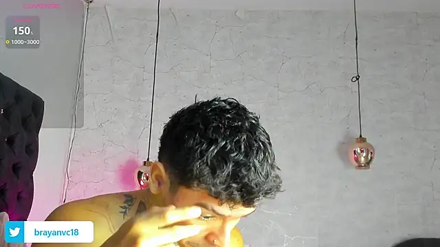 Snapshot of Ian_Castillo_ chatting on 10.06.25 Ian Castillo online show from 10.06.25