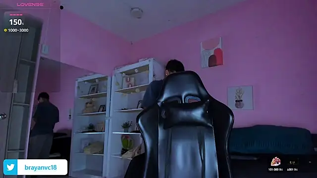 Snapshot of Ian_Castillo_ chatting on 10.10.25 Ian Castillo online show from 10.10.25