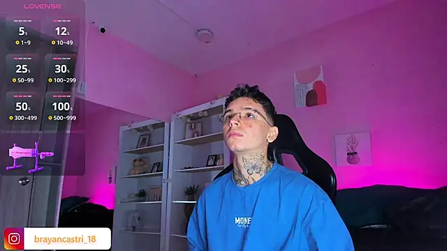 Snapshot of Ian_Castillo_ chatting on 10.14.25 Ian Castillo online show from 10.14.25