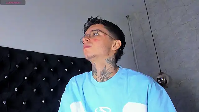 Snapshot of Ian_Castillo_ chatting on 10.21.25 Ian Castillo online show from 10.21.25