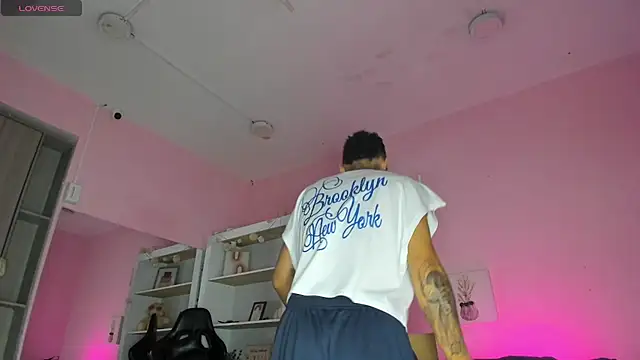 Snapshot of Ian_Castillo_ chatting on 10.23.25 Ian Castillo online show from 10.23.25