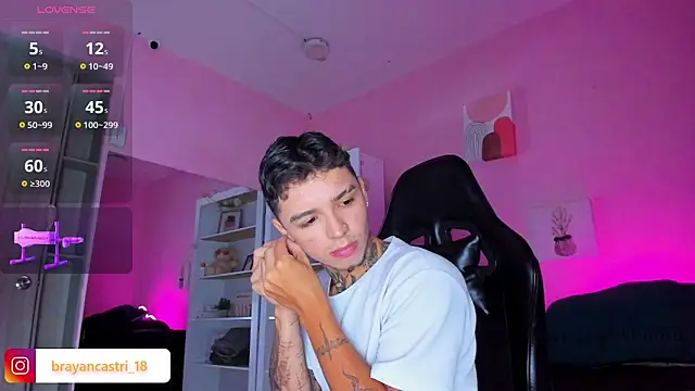 Snapshot of Ian_Castillo_ chatting on 10.25.25 Ian Castillo online show from 10.25.25