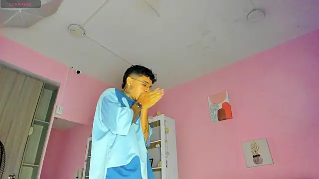 Snapshot of Ian_Castillo_ chatting on 11.04.25 Ian Castillo online show from 11.04.25