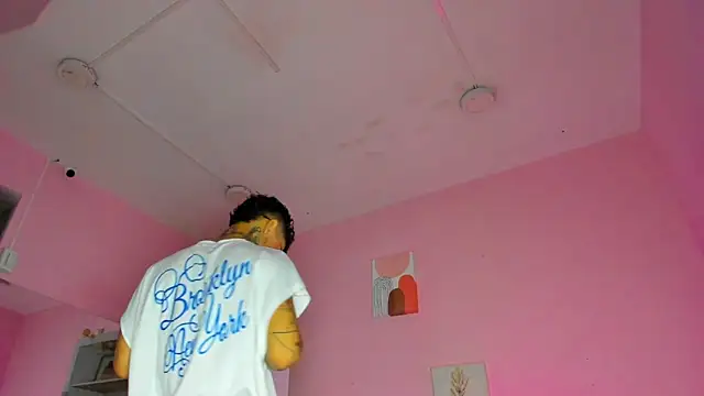 Snapshot of Ian_Castillo_ chatting on 11.06.25 Ian Castillo online show from 11.06.25