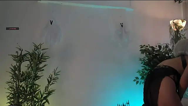 Snapshot of aisha_bx chatting on 10.16.25 aisha bx online show from 10.16.25