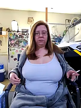 Snapshot of MsShelby40 chatting on 12.17.24 MsShelby40 online show from 12.17.24