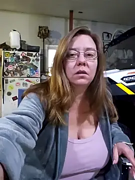 Snapshot of MsShelby40 chatting on 12.26.24 MsShelby40 online show from 12.26.24