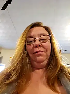 Snapshot of MsShelby40 chatting on 02.13.25 MsShelby40 online show from 02.13.25