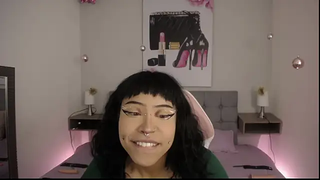 Snapshot of Violetta_Suky chatting on 01.14.25 Violetta Suky online show from 01.14.25