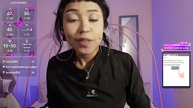 Snapshot of Violetta_Suky chatting on 02.17.25 Violetta Suky online show from 02.17.25