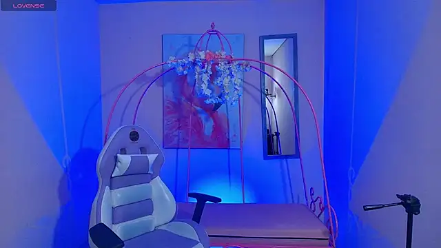 Snapshot of Violetta_Suky chatting on 02.21.25 Violetta Suky online show from 02.21.25