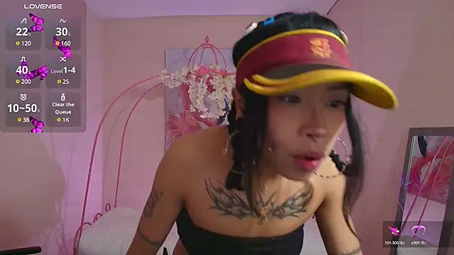 Snapshot of Violetta_Suky chatting on 02.22.25 Violetta Suky online show from 02.22.25