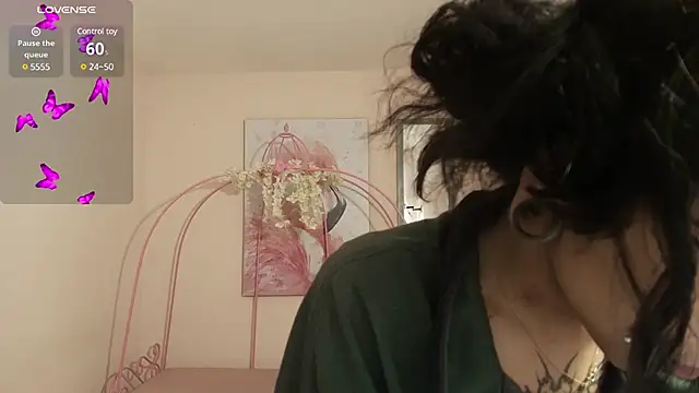 Snapshot of Violetta_Suky chatting on 02.24.25 Violetta Suky online show from 02.24.25