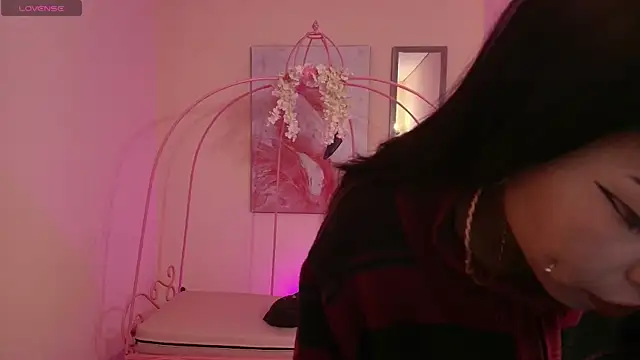 Snapshot of Violetta_Suky chatting on 03.22.25 Violetta Suky online show from 03.22.25