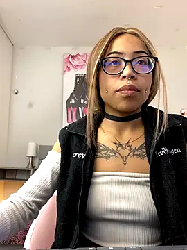 Snapshot of Violetta_Suky chatting on 09.11.25 Violetta Suky online show from 09.11.25